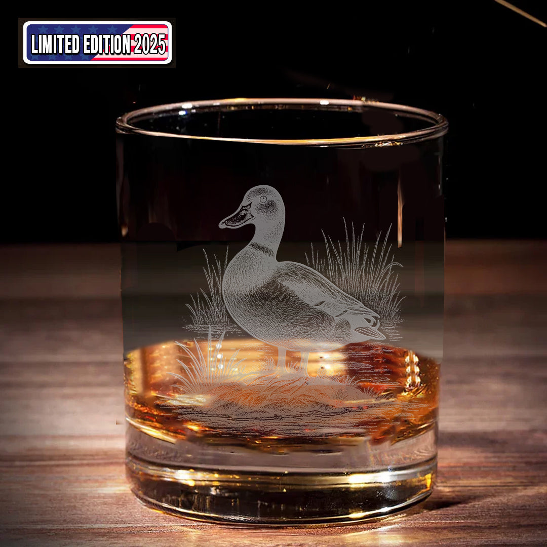 Duck Hunting Whiskey Decanter Set – Engraved Glass Barware Gift for Hunters & Drinking Lovers
