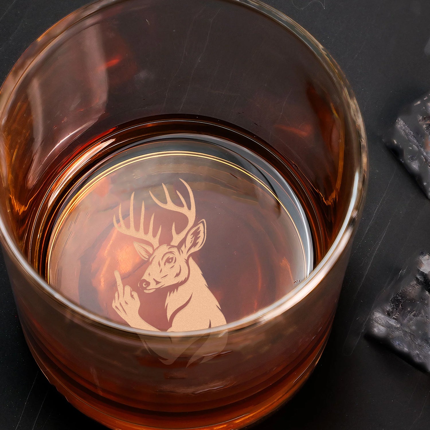 Luxury Deer Hunting Whiskey Decanter & Glass Set – Engraved Buck Glass Gift for Men & Outdoors Lovers