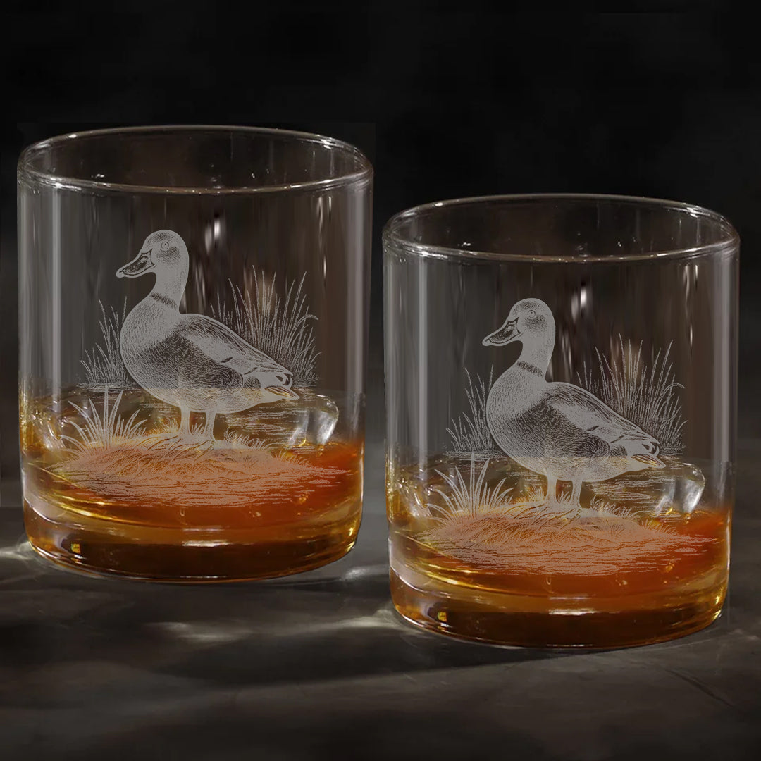 Duck Hunting Whiskey Decanter Set – Engraved Glass Barware Gift for Hunters & Drinking Lovers
