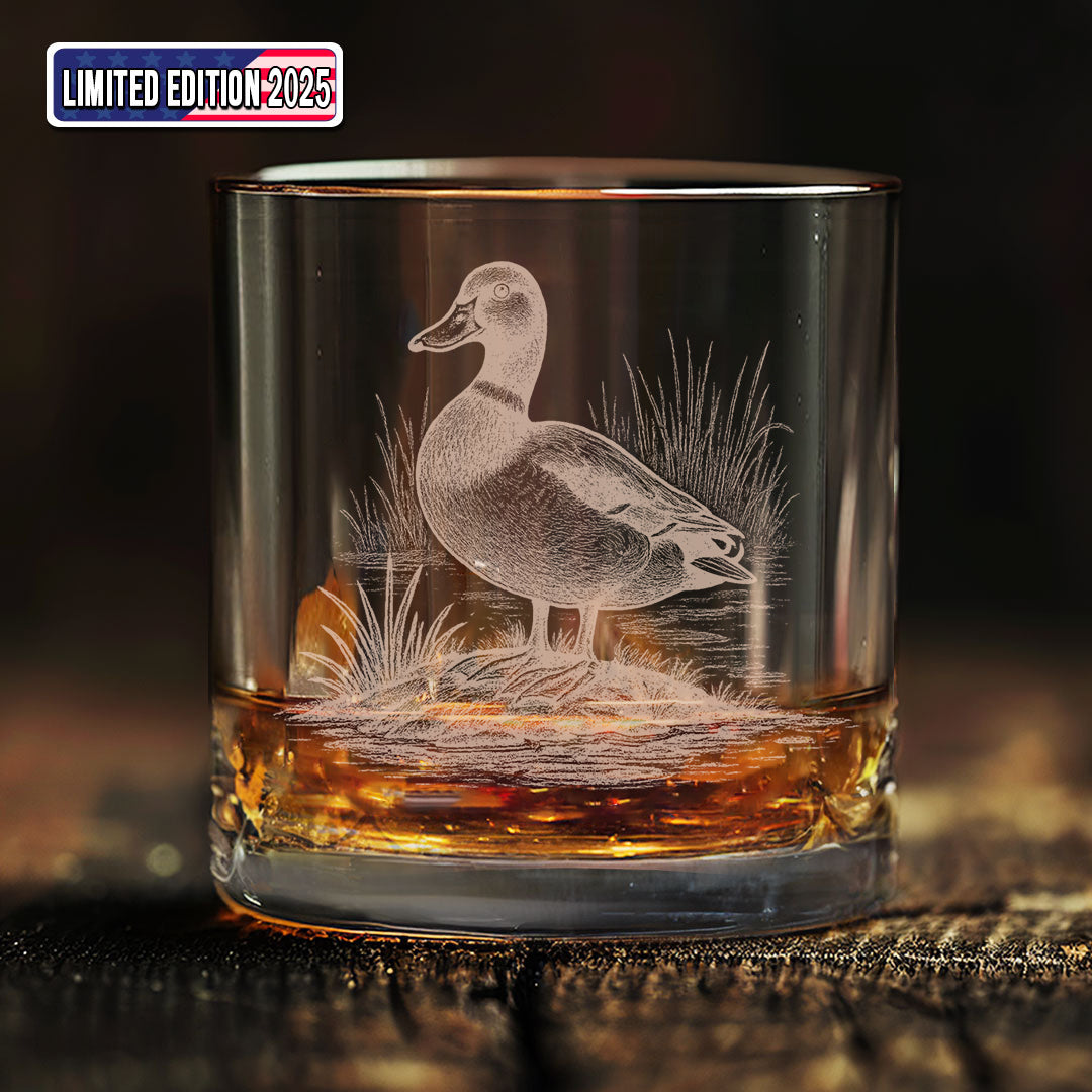 Duck Hunting Whiskey Decanter Set – Engraved Glass Barware Gift for Hunters & Drinking Lovers