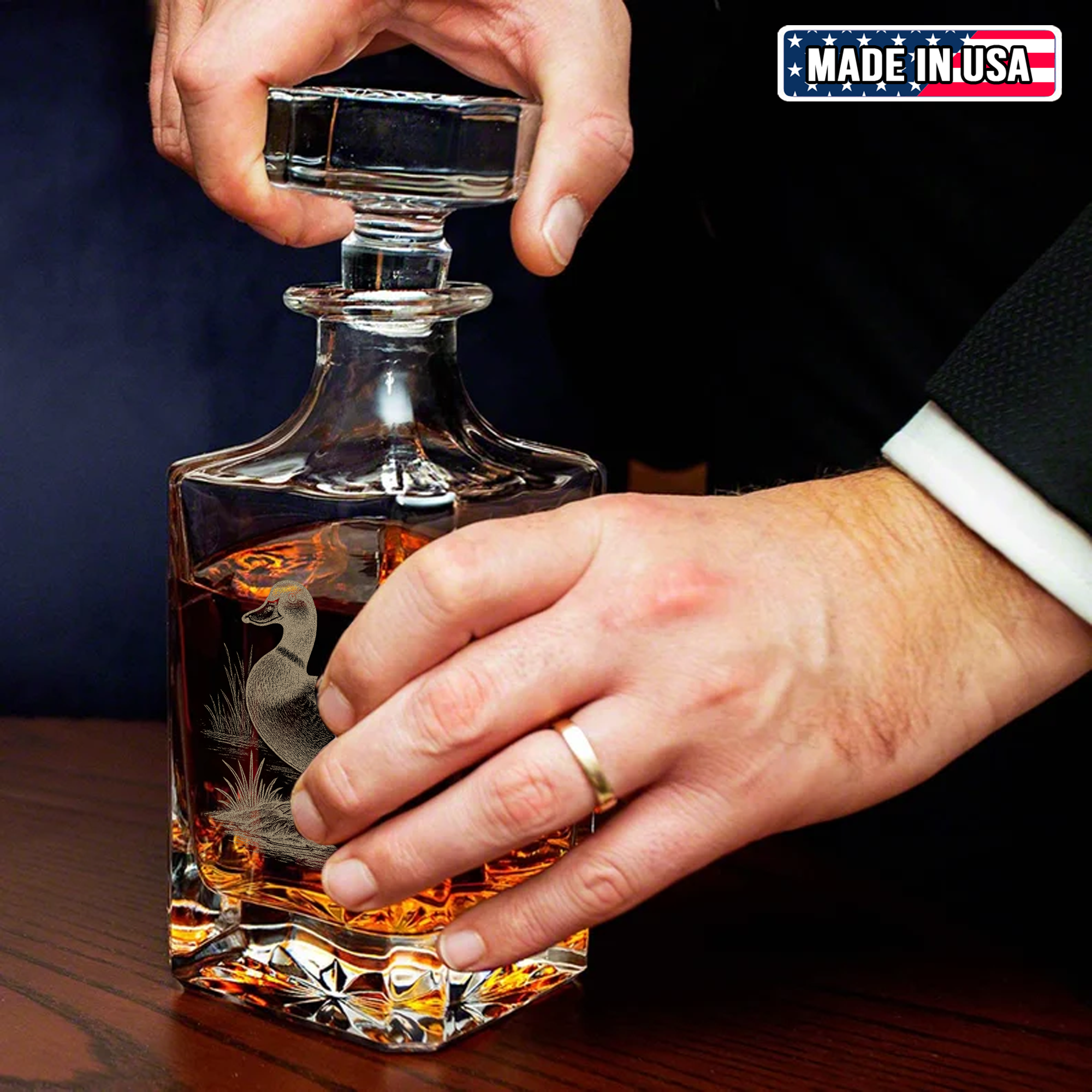 Duck Hunting Whiskey Decanter Set – Engraved Glass Barware Gift for Hunters & Drinking Lovers
