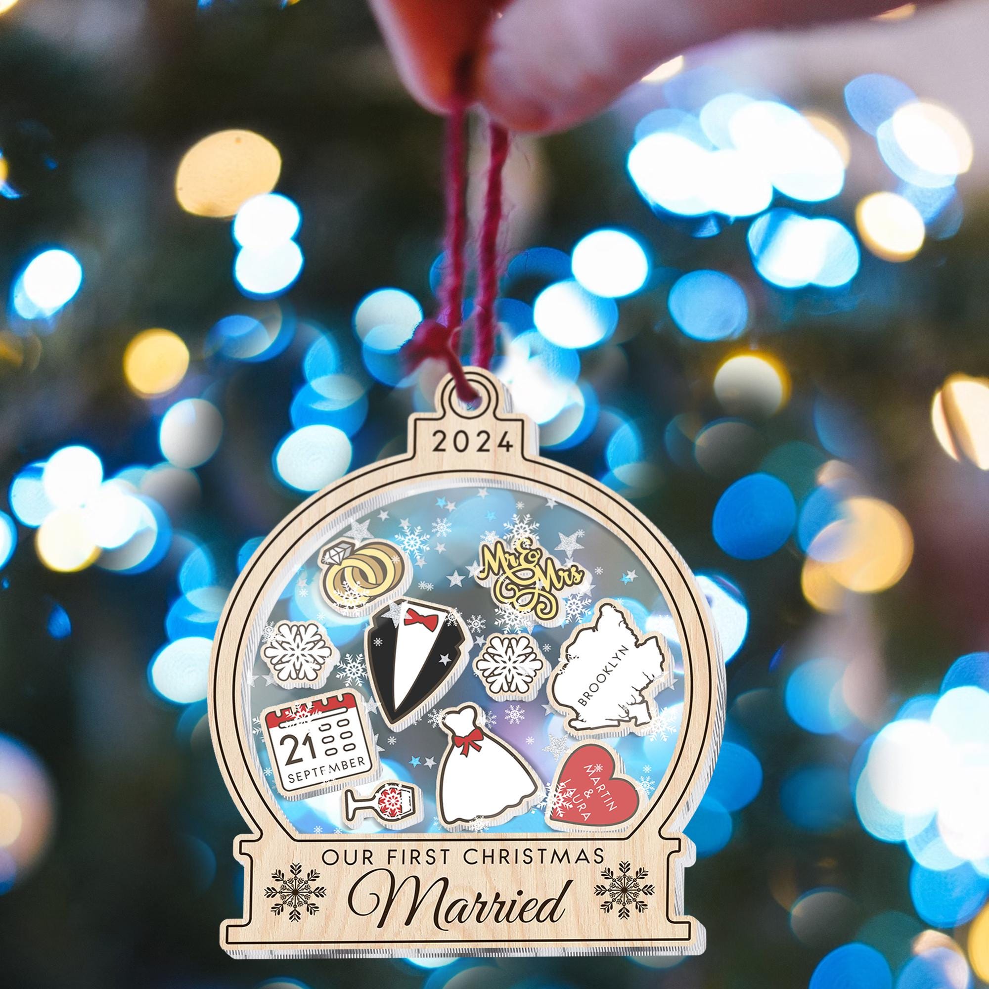 Personalized First Christmas Married 4D Shaker Ornament, Christmas Decoration Romantic Gifts for Mr & Mrs, Couples Gift