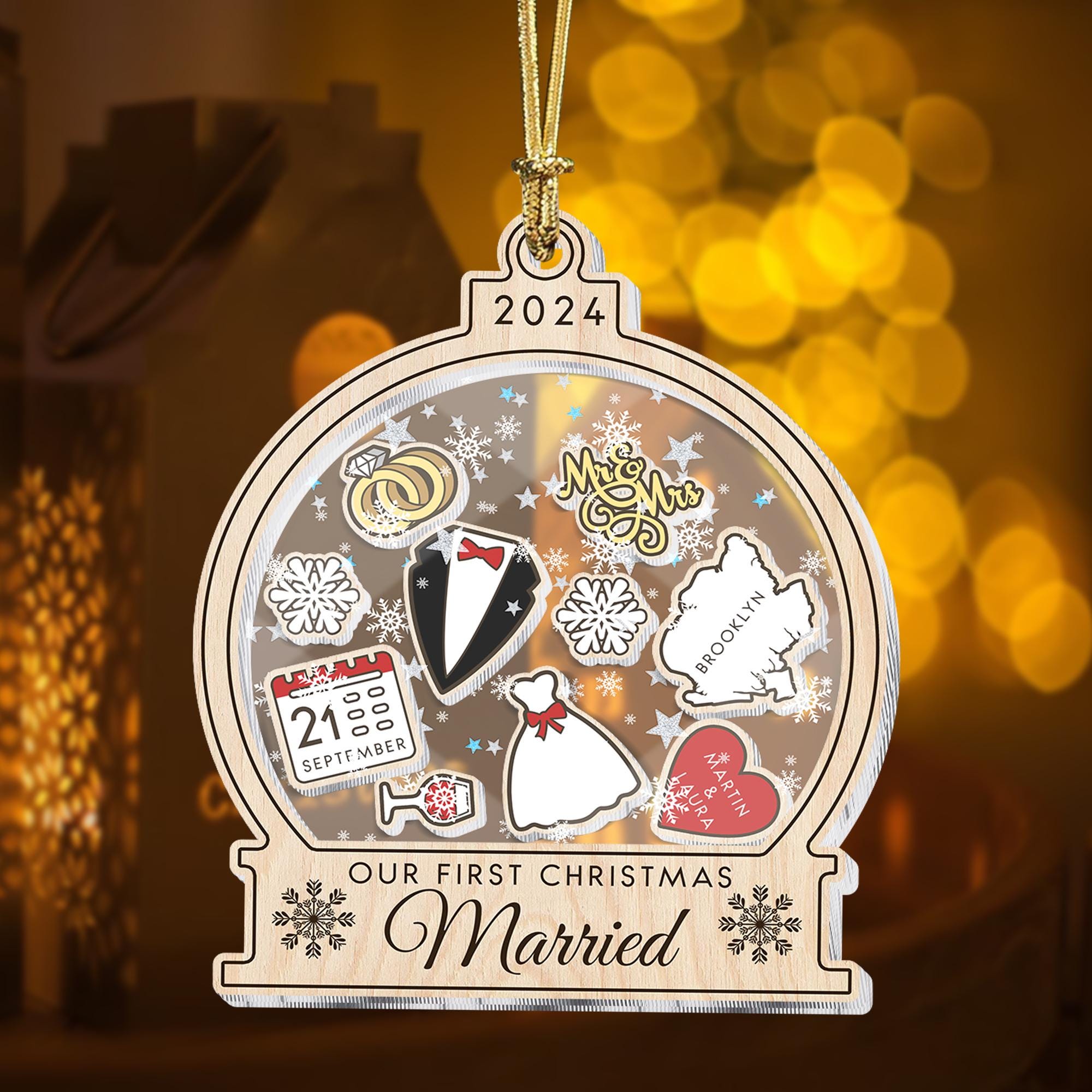 Personalized First Christmas Married 4D Shaker Ornament, Christmas Decoration Romantic Gifts for Mr & Mrs, Couples Gift