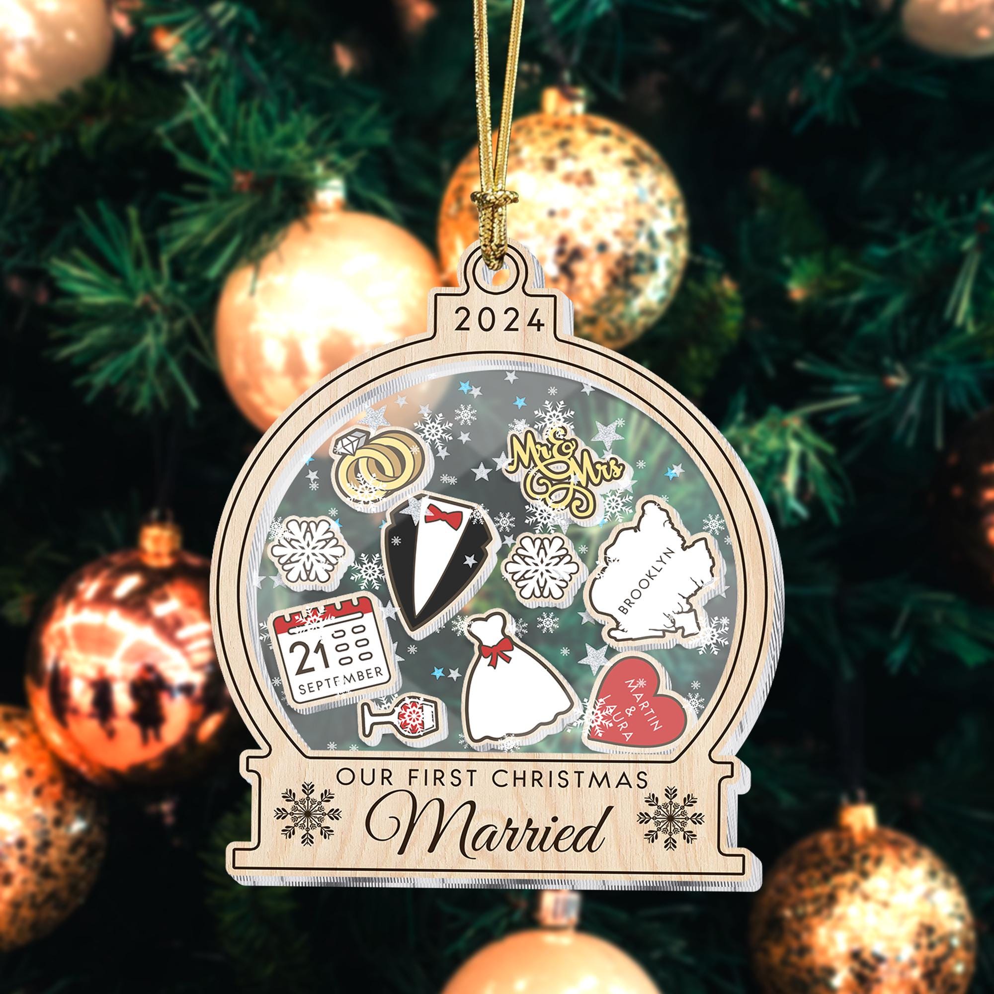 Personalized First Christmas Married 4D Shaker Ornament, Christmas Decoration Romantic Gifts for Mr & Mrs, Couples Gift