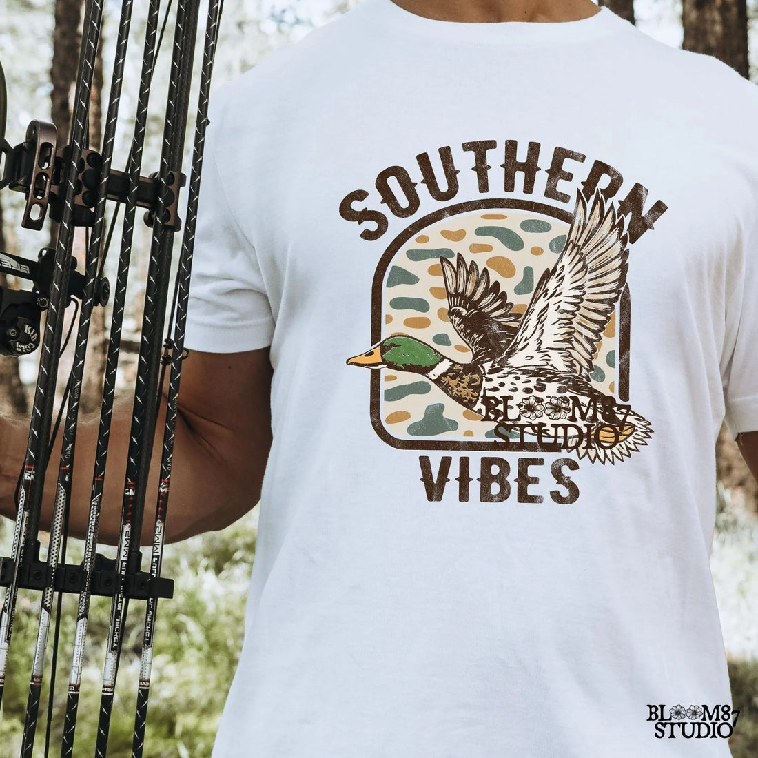 Southern Vibes Duck Shirt – Retro Mallard Flying Graphic Tee – Gift for Men Who Love Hunting, Outdoors, and Country Style