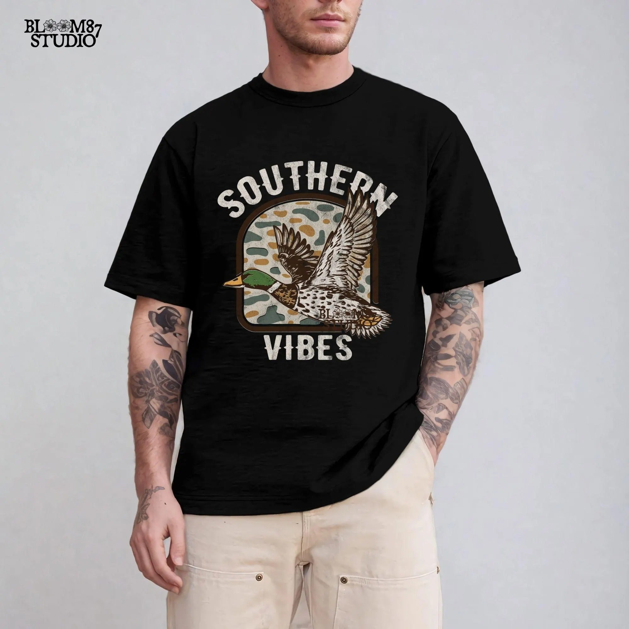 Southern Vibes Duck Shirt – Retro Mallard Flying Graphic Tee – Gift for Men Who Love Hunting, Outdoors, and Country Style